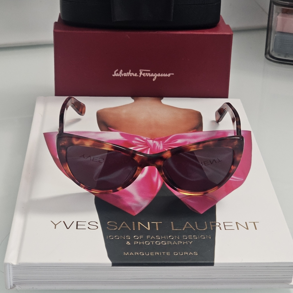 Salvatore Ferragamo Cat Eye Sunglasses FULL SET - Picture 8 of 14